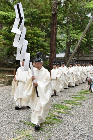 古式ながらの“真菰の神事” 「 凉 殿 祭(すずみどののまつり)」