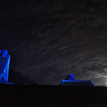 「しまね海ごみゼロの日」出雲大社の御本殿・八足門ブルーライトアップ